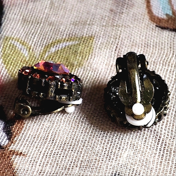 Topaz Brown Aurora Borealis Round Vintage Petite Crystal Clip Petite Earrings - Picture 5 of 10